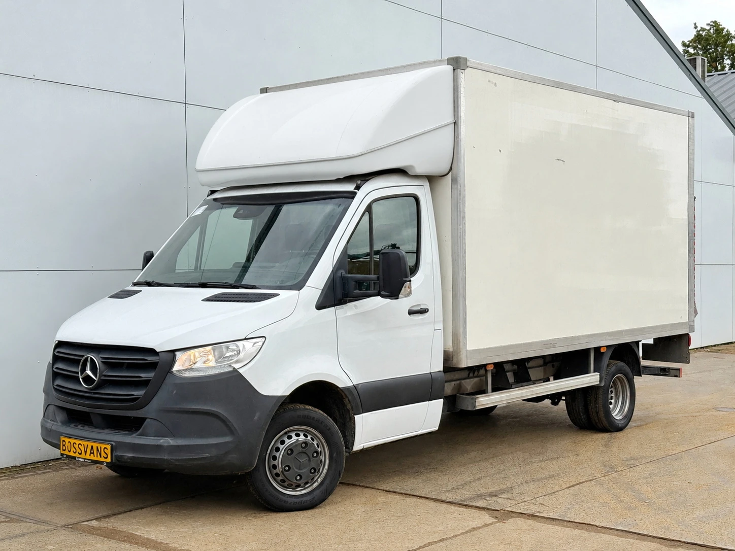 Mercedes-Benz Sprinter 2021 - 514 2.1 CDI Automaat Laadklep Bakwagen Dubbellucht Climate Control Cruise Control Apple Carplay Meubelbak Koffer image 1