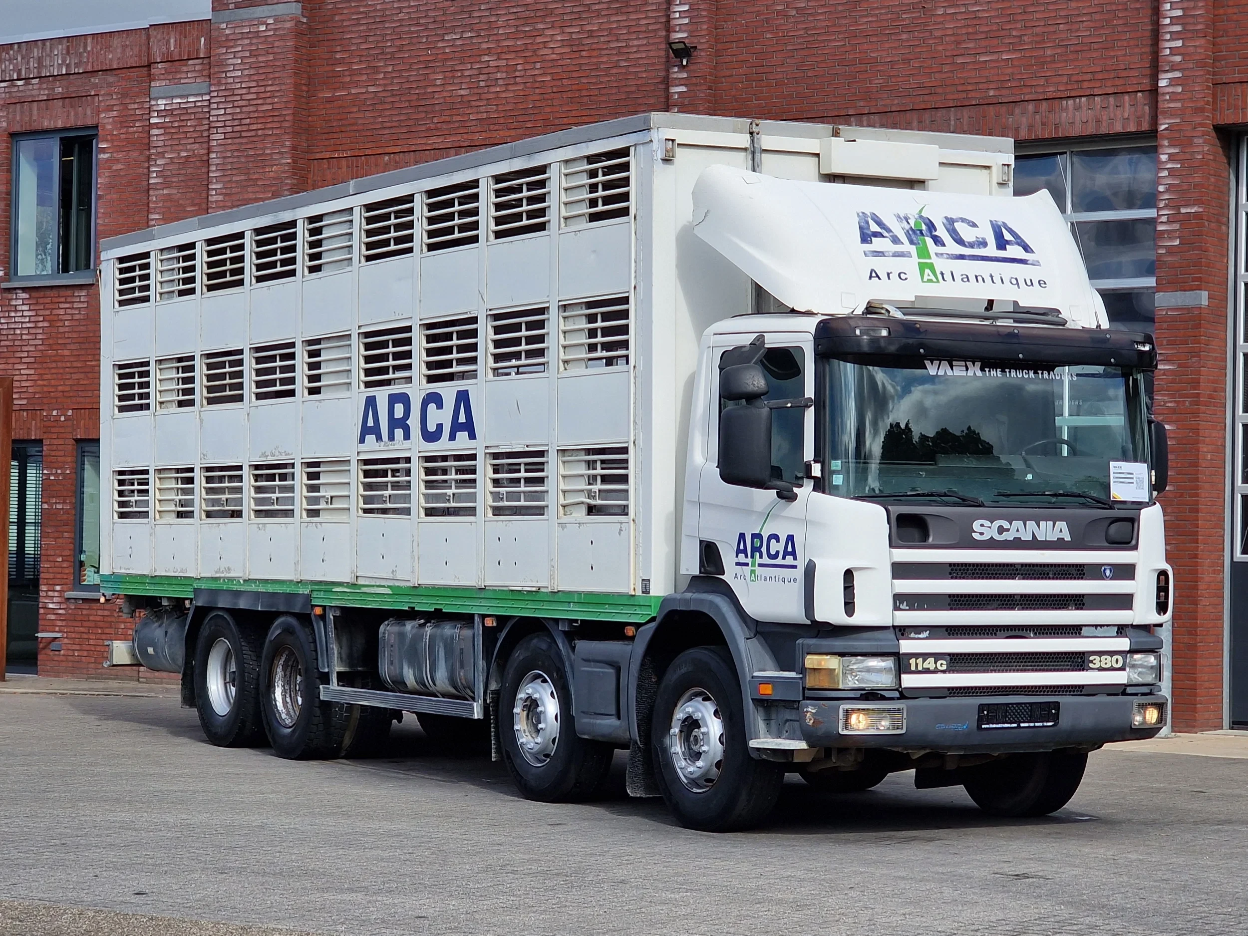 Scania G 2002 - 114G - 8X4 - 3 deck - double ramp - steel / air afbeelding 2