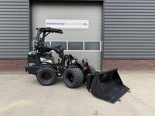 Giant G1500L X-tra minishovel NIEUW BLACK edition €590 LEASE 2026 afbeelding 1 miniatuur