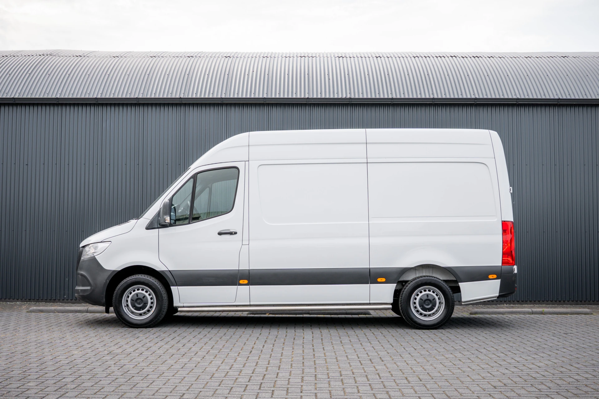 Mercedes-Benz Sprinter 2020 - 311 CDI RWD L2H2 | | Volledig Ingericht | Mbux | Camera | Climatronic afbeelding 5