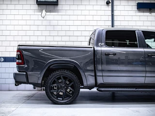 Dodge Ram 1500 2024 - Laramie Night Edition obrazek 7