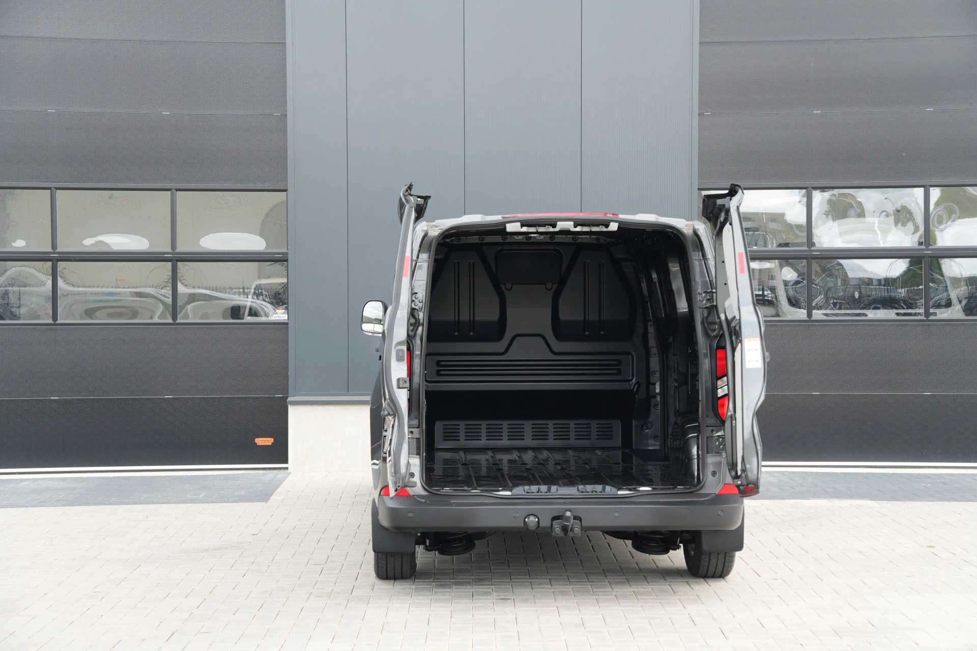 Ford Transit Custom 2025 - 320 2.0 TDCI L2H1 Trend 170pk AWD 4x4 INCLUSIEF BPM - 2x Schuif - 1+1 Stoel - Trekhaak - Stoel/Stuurverwarming - ACC - Blindspot - Rijklaar Bild 8