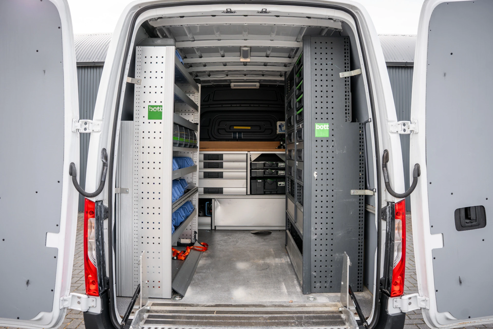 Mercedes-Benz Sprinter 2020 - 311 CDI RWD L2H2 | | Volledig Ingericht | Mbux | Camera | Climatronic afbeelding 11