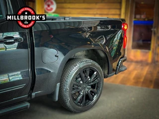 Chevrolet Silverado 2024 - High Country Black Edition 6.2 V8 420 PK obrazek 3