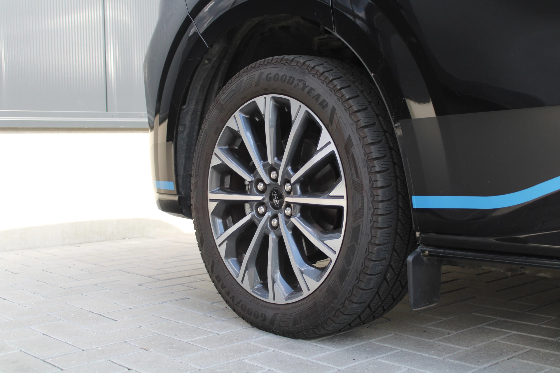 Ford Tourneo Custom 2024 - 320 2.0 TDCI L2H1 Titanium X DC 170pk - Adaptive Cruise - LED - Blind Spot - Leder - Navigatie - 360 Camera - Trekhaak - Rijklaar Bild 11