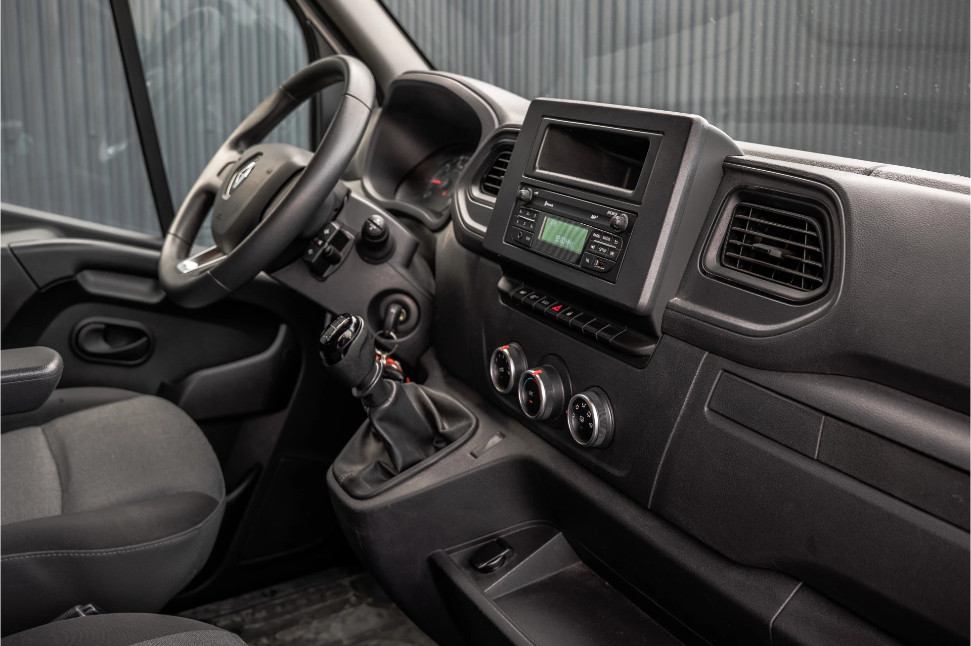 Renault Master 2020 - 15.389 KM! | Bakwagen met Laadklep | 146PK | LED | Airco Bild 2
