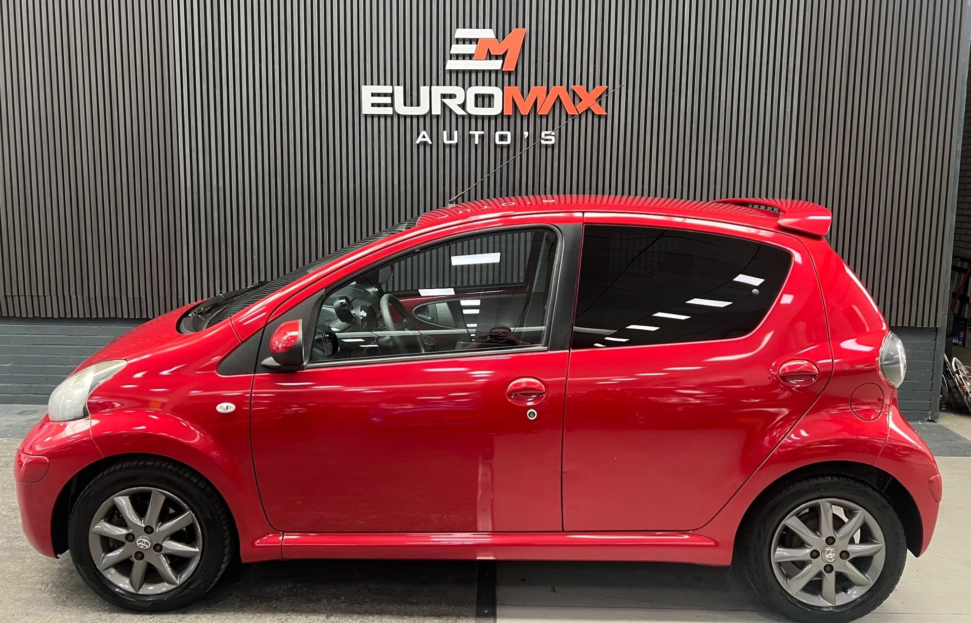 Toyota Aygo 2012 - 1.0-12V Dynamic Navigator - 1e Eigenaar - NAP - NAV - Airco. afbeelding 6