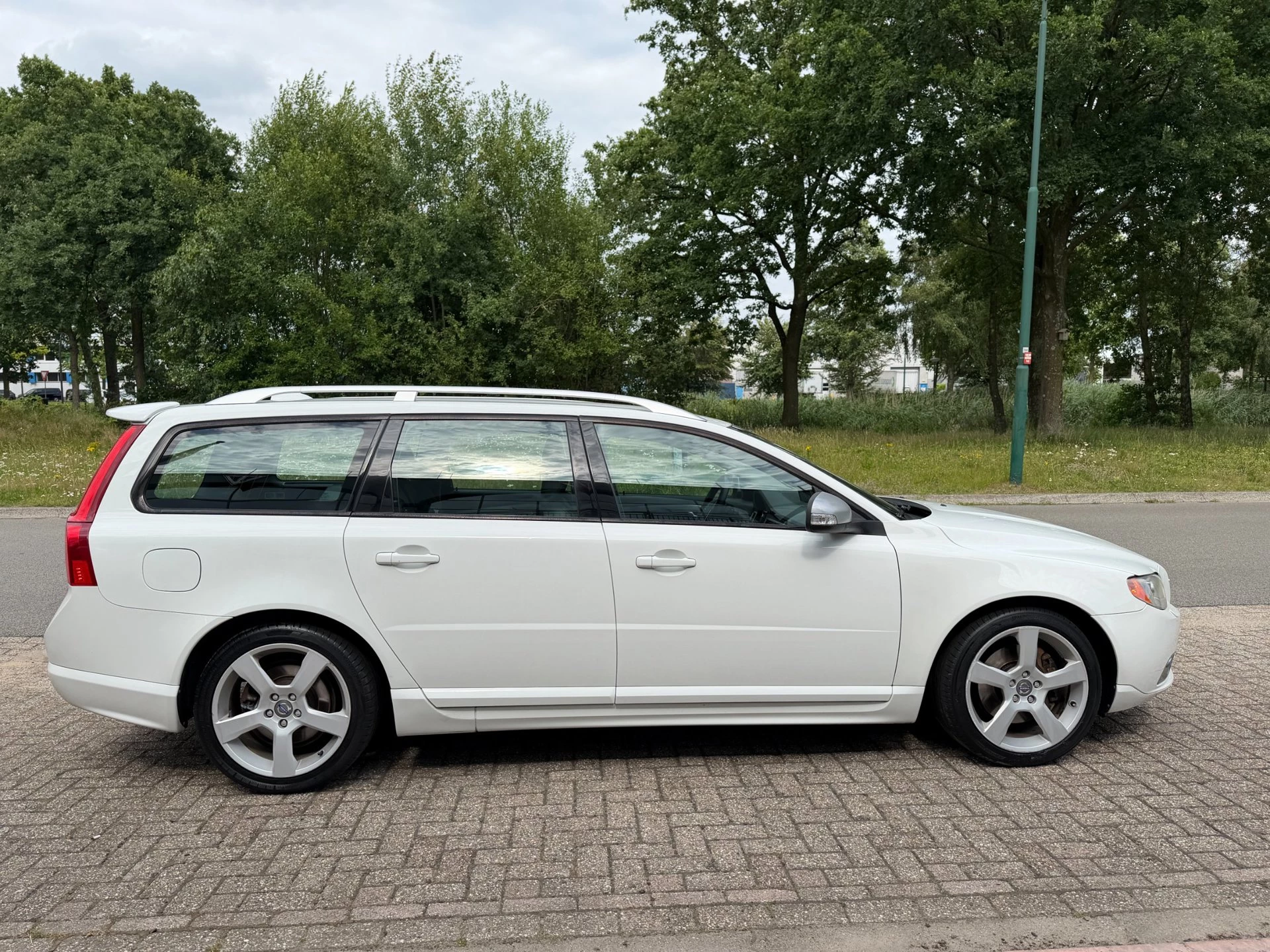 Volvo V70 2011 - 2.0T R-Edition leder int,navi ,trekhaak,apk afbeelding 4