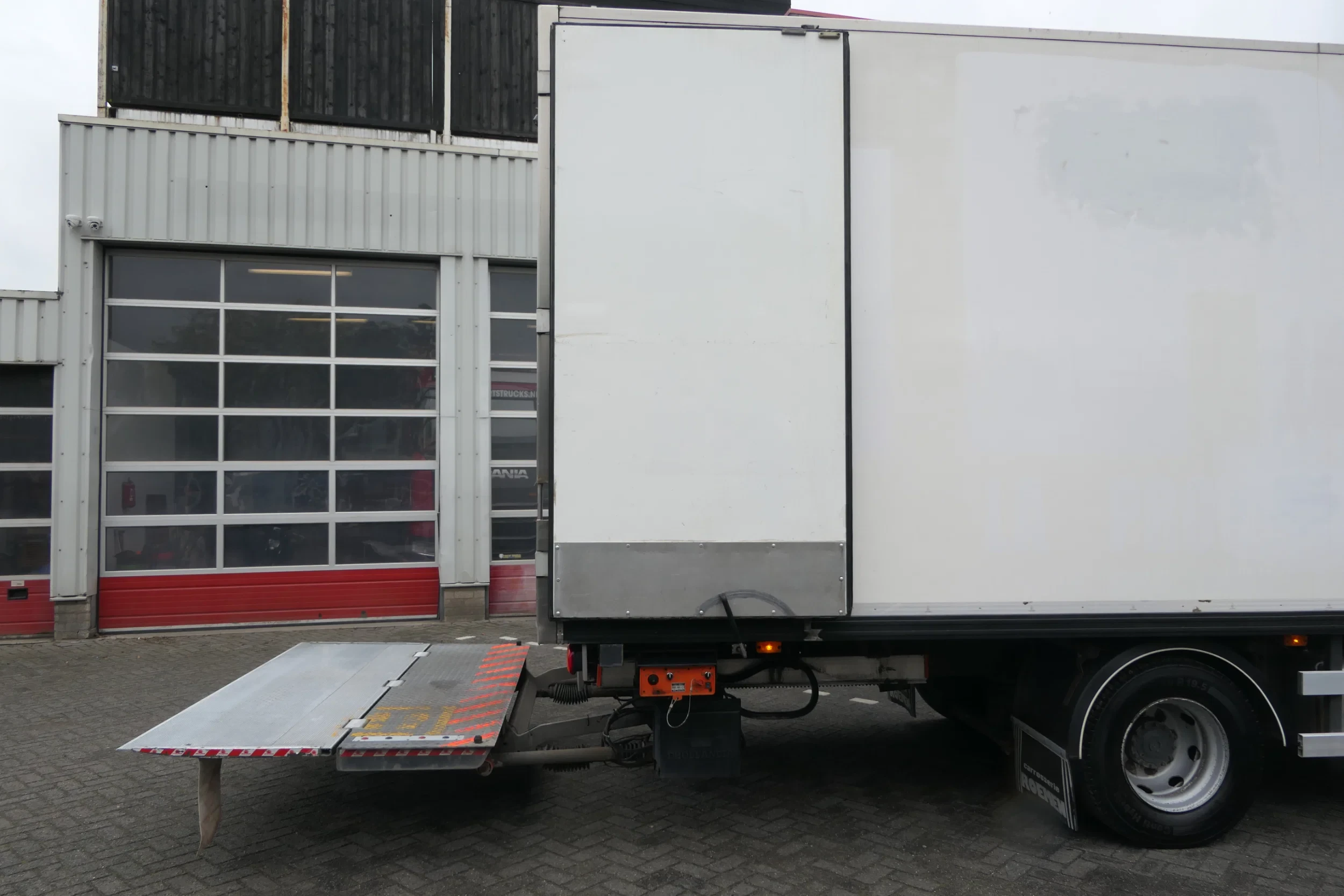 Volvo 240 2013 - FL | Carrier SUPRA 950Mt / Bi-temp | 3 Compartments | 575845Km | 2013 | 12Ton | 6 Cylinder | Dhollandia 1500Kg | Luxembourg Truck afbeelding 13