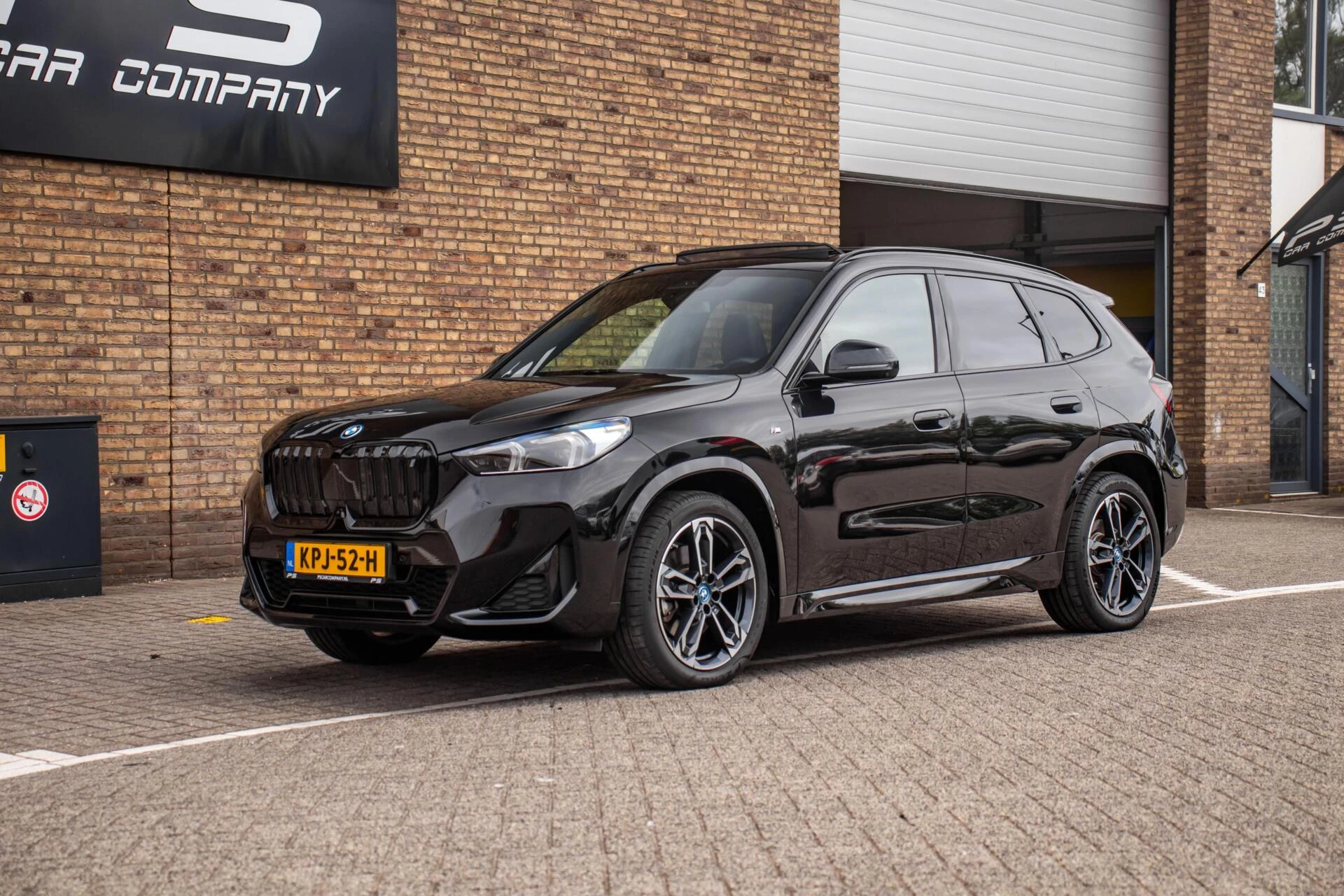 BMW iX1 2023 - xDrive30 67 kWh, Pano, Leder, Carplay, Ambient, H&K afbeelding 2