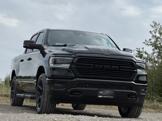 Dodge Ram 1500 2024 - LARAMIE NIGHT 5.7L V8, 1E EIG, LAGE BIJTELLING, DIGITAL CLUSTER, BLIS, H&K, CARVEN EXHAUST, 12 INCH SCREEN, 22 INCH afbeelding 2 miniatuur