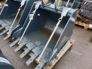 Hyundai N/A - Excavator digging bucket 140, 61K4-30101 image 1