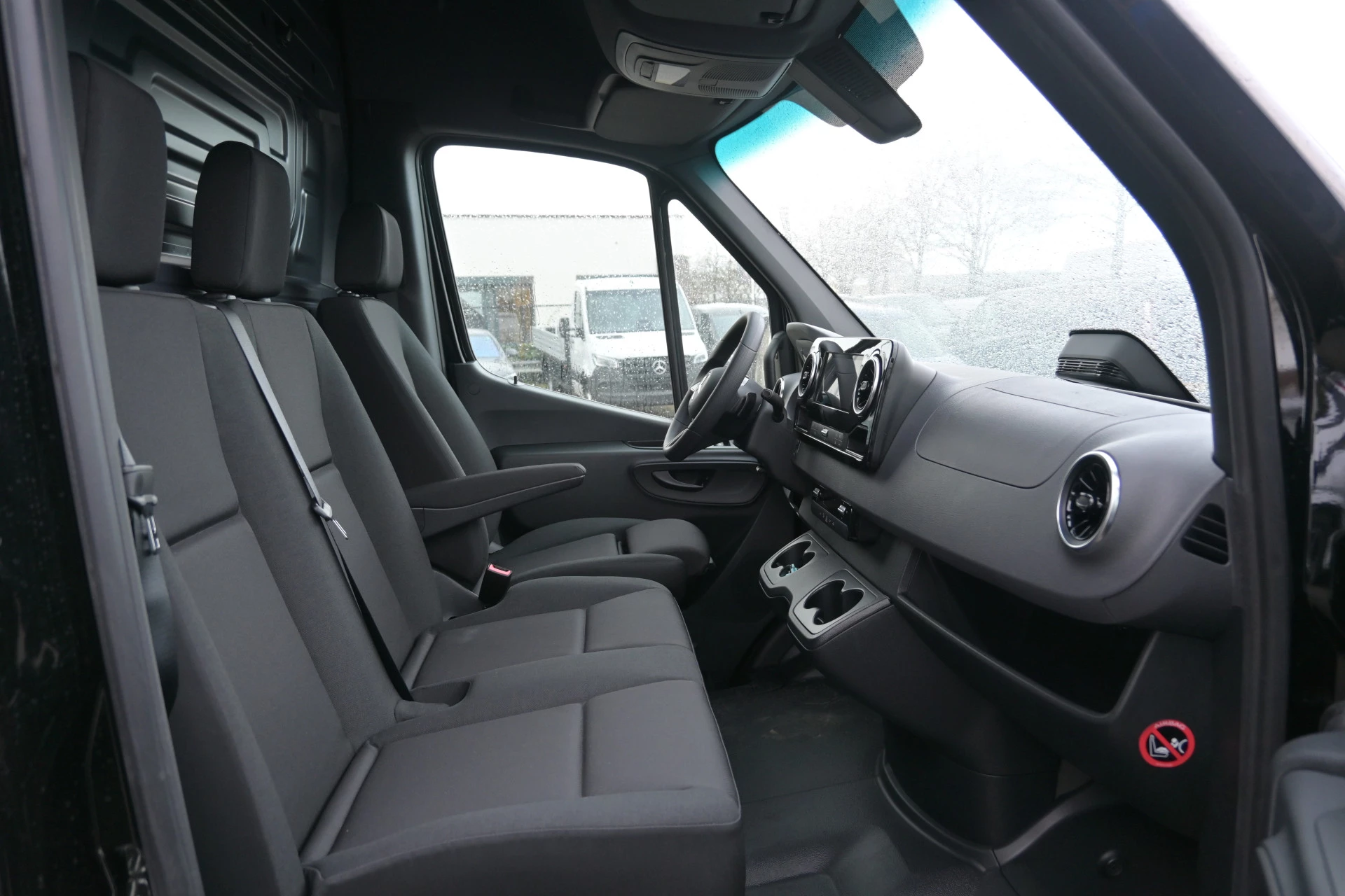 Mercedes-Benz Sprinter 2024 - 317 CDI L2H2 PRO obrázek 6