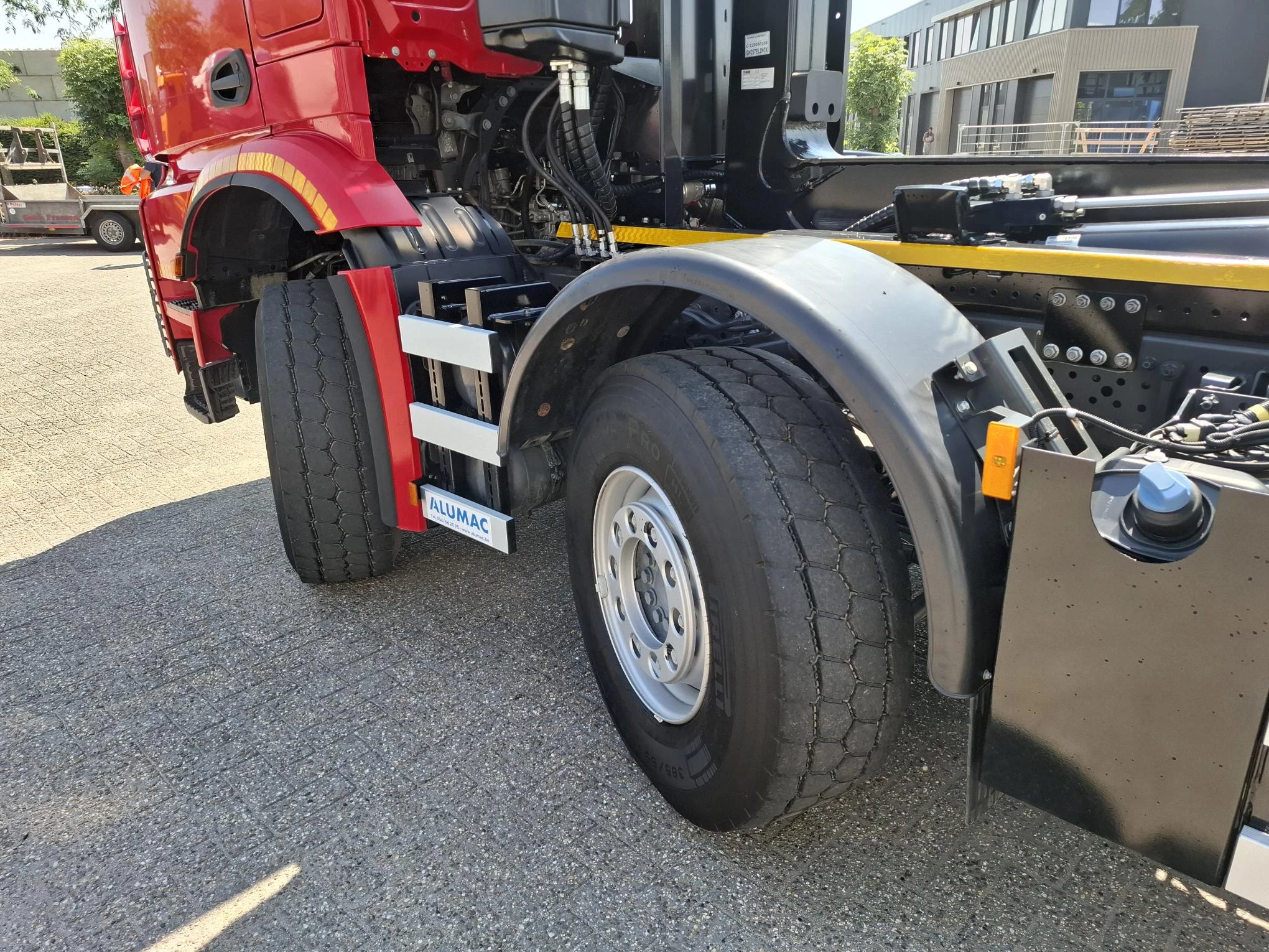 Mercedes-Benz Arocs 3242 2024 - / 8X4 / HIAB 25TON HOOKLIFT / !! 35539 KM!! / TOP CONDITION / BIG AXLE / FRIDGE / SMART TACHO / AUTOMATIC / EURO-6 / 2024 immagine 15