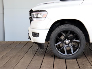 Dodge Ram 1500 2020 - 5.7 V8 4x4 Crew Cab Laramie Night zdjecie 16