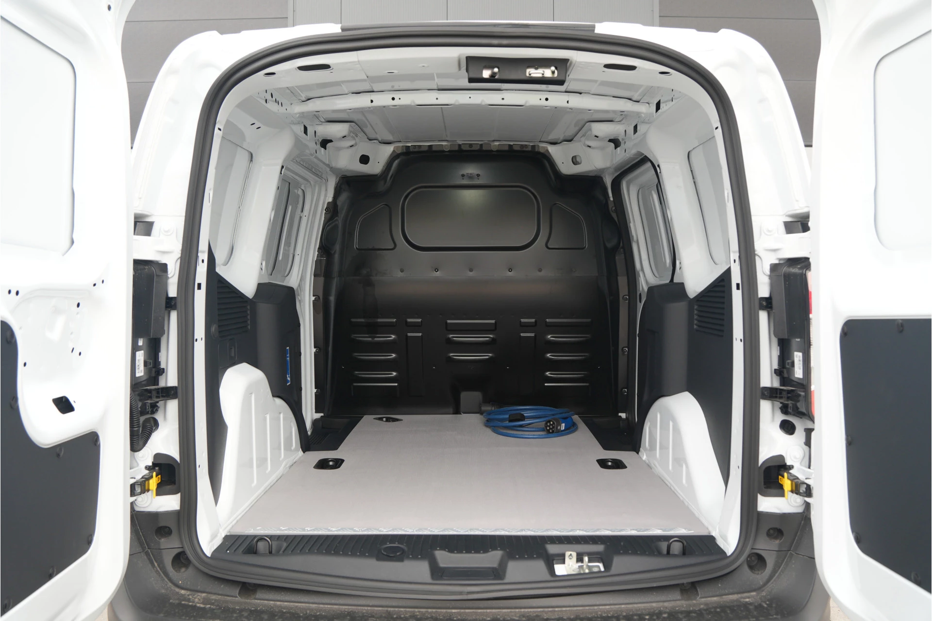 Ford E-Transit Courier 2026 - Trend 46 kWh 136pk - Stoel/Stuurverwarming - Camera - Cruise - Carplay/Android - Rijklaar Bild 11