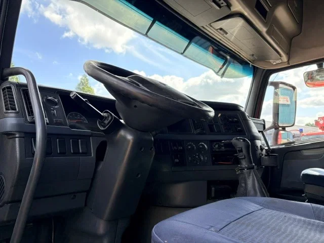 Volvo FH 2008 - 13.440 GLOBETROTTER (12+2 GEARS MANUAL GEARBOX / EURO 5 / VBI-BRAKE / 2x TANK / AIRCONDITIONING / FRIDGE UNDER BED) afbeelding 9