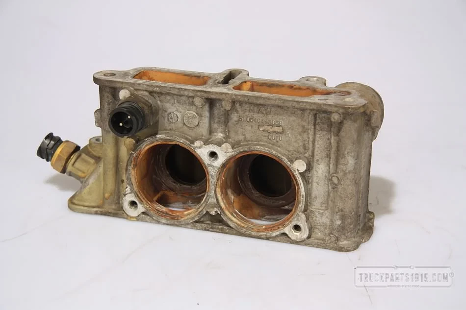 MAN - Cooling System Thermostaathuis Used image 1
