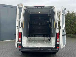Volkswagen Crafter 2021 - 35 2.0 TDI 141 PK DSG AUTOMAAT HIGHLINE+ / LED KOPLAMPEN / L3H3 / 3.000 KG AHG / 270 A DEUREN / AIRCO / CRUISE / BLUETOOTH / 3-ZITS obrazek 8