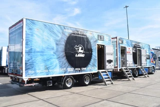 Volvo FH 2014 - 460 Globe XL 6x2 + HANGER - RACE TEAM - 6 ROAD-LEGAL SEATS/INCL. SEAT BELTS - LIVING - SHOWER - WC - BEDS - FULL AIR - ELEVATORS - WHEELBASE: 520 CM - ALCOA'S - TOP CONDITION - imagem 2