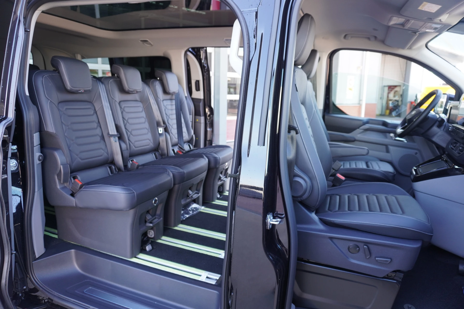 Ford Transit Custom 2026 - 340L 2.5 PHEV 233PK L2H1 Titanium X 8 Persoons PHEV Automaat immagine 16