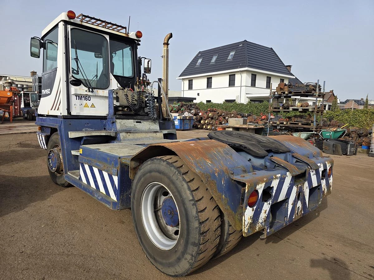 Terberg RT283 | TERMINAL TRACTOR 4X4| TURNING CHAIR. | AUTOMATIC GEAR | 23235 HOURS 2012 obrázek 4