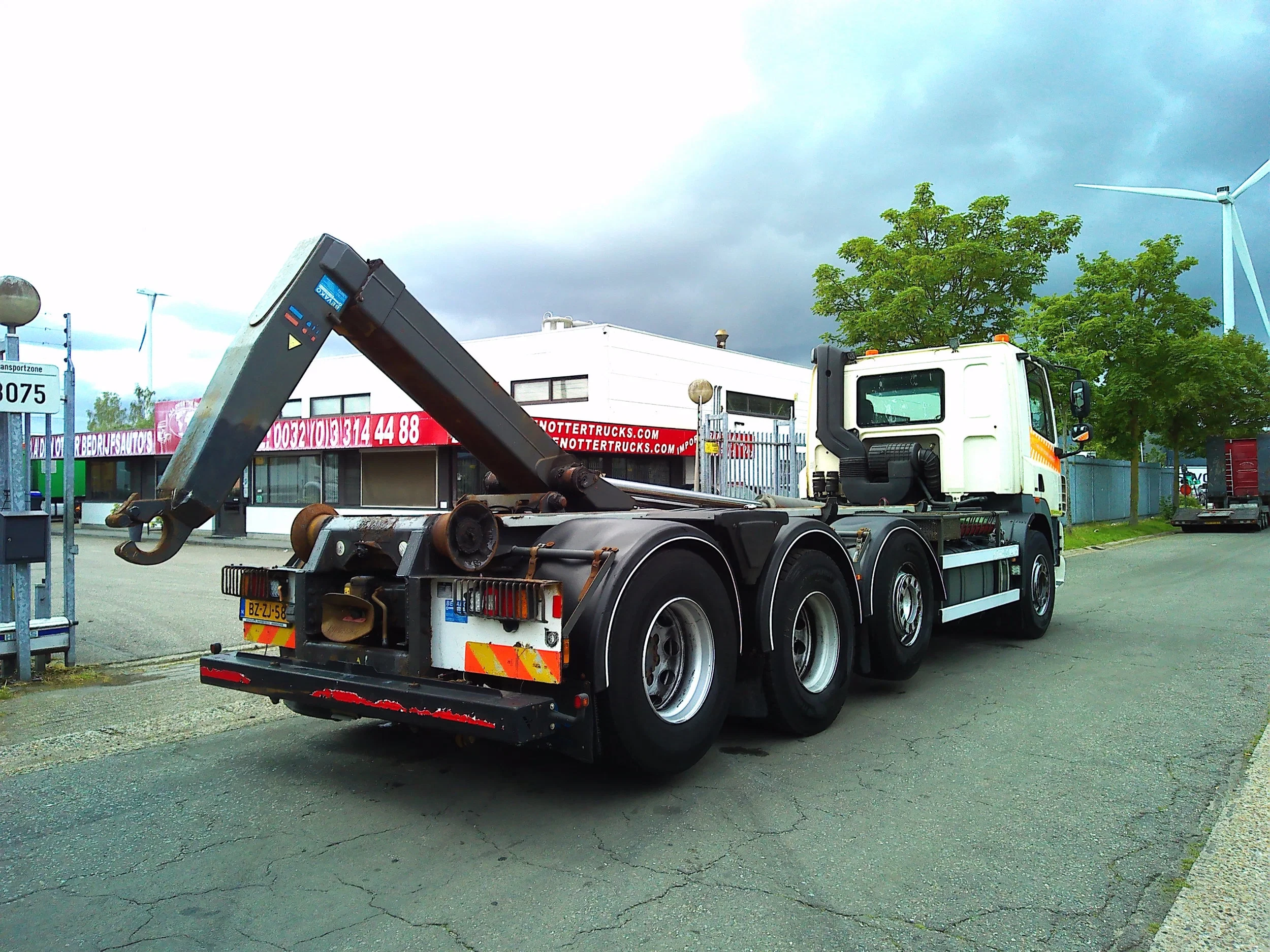 DAF 85 2012 - CF 410 8X2 NL TRUCK image 5