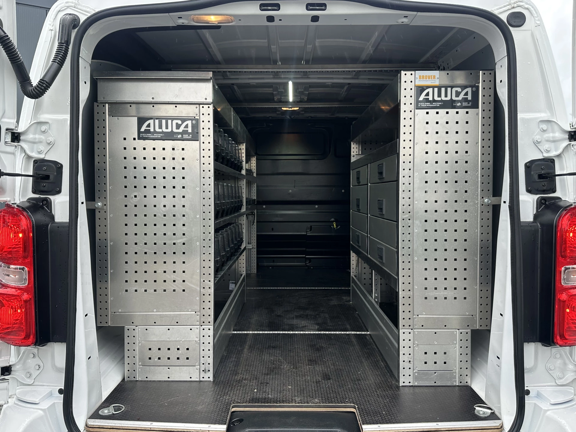 Opel Vivaro 2020 - 2.0 CDTI 150 PK SPORT / L3H1 / 1e EIG. / ALUCA INRICHTING / TREKHAAK / CAMERA / BLIND SPOT / ECC / CRUISE immagine 8