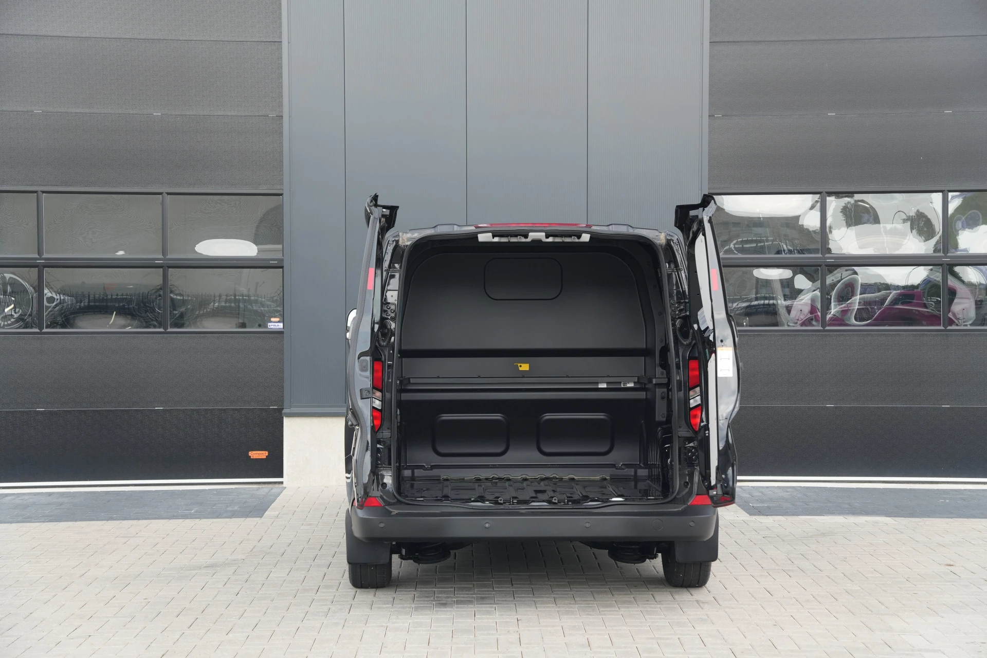 Ford Transit Custom 2025 - 320 2.0 TDCI L1H1 Trend DC 136pk - INCLUSIEF BPM - 2x Schuif - Stoel/stuurverwarming - Cruise - Navi - Camera - Rijklaar immagine 8