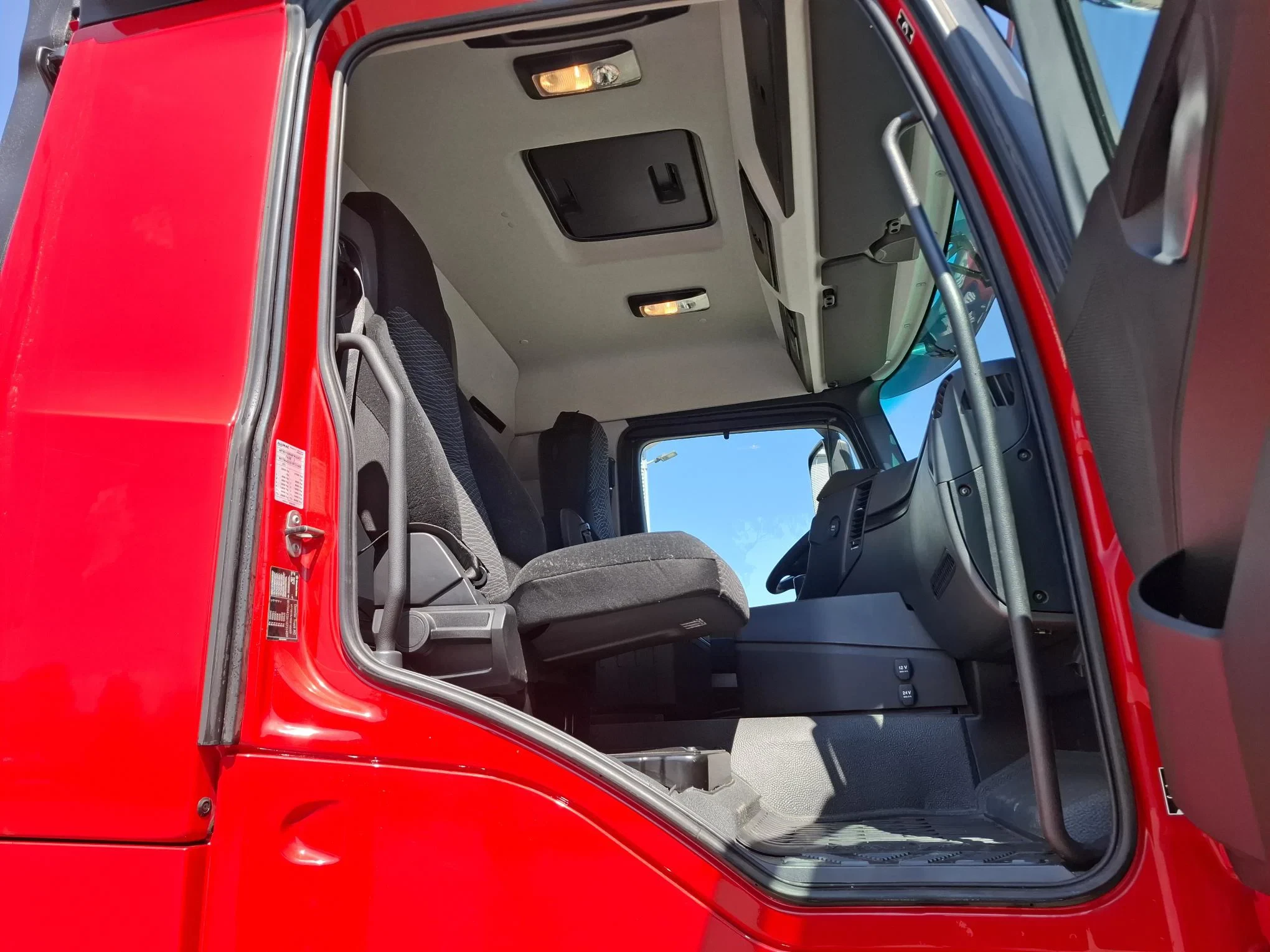 Mercedes-Benz Arocs 3242 2024 - / 8X4 / HIAB 25TON HOOKLIFT / !! 35539 KM!! / TOP CONDITION / BIG AXLE / FRIDGE / SMART TACHO / AUTOMATIC / EURO-6 / 2024 immagine 39