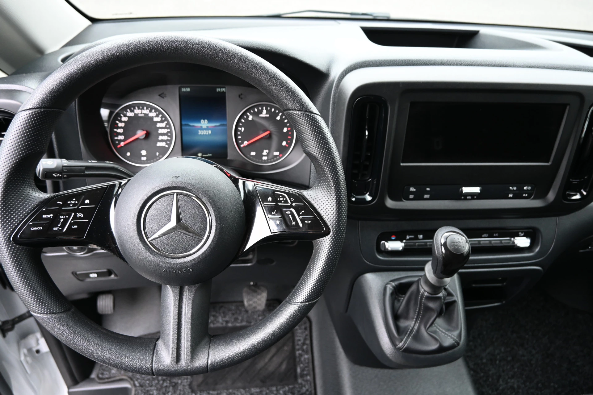 Mercedes-Benz Vito 2024 - 116 CDI L2 Pro imagem 13