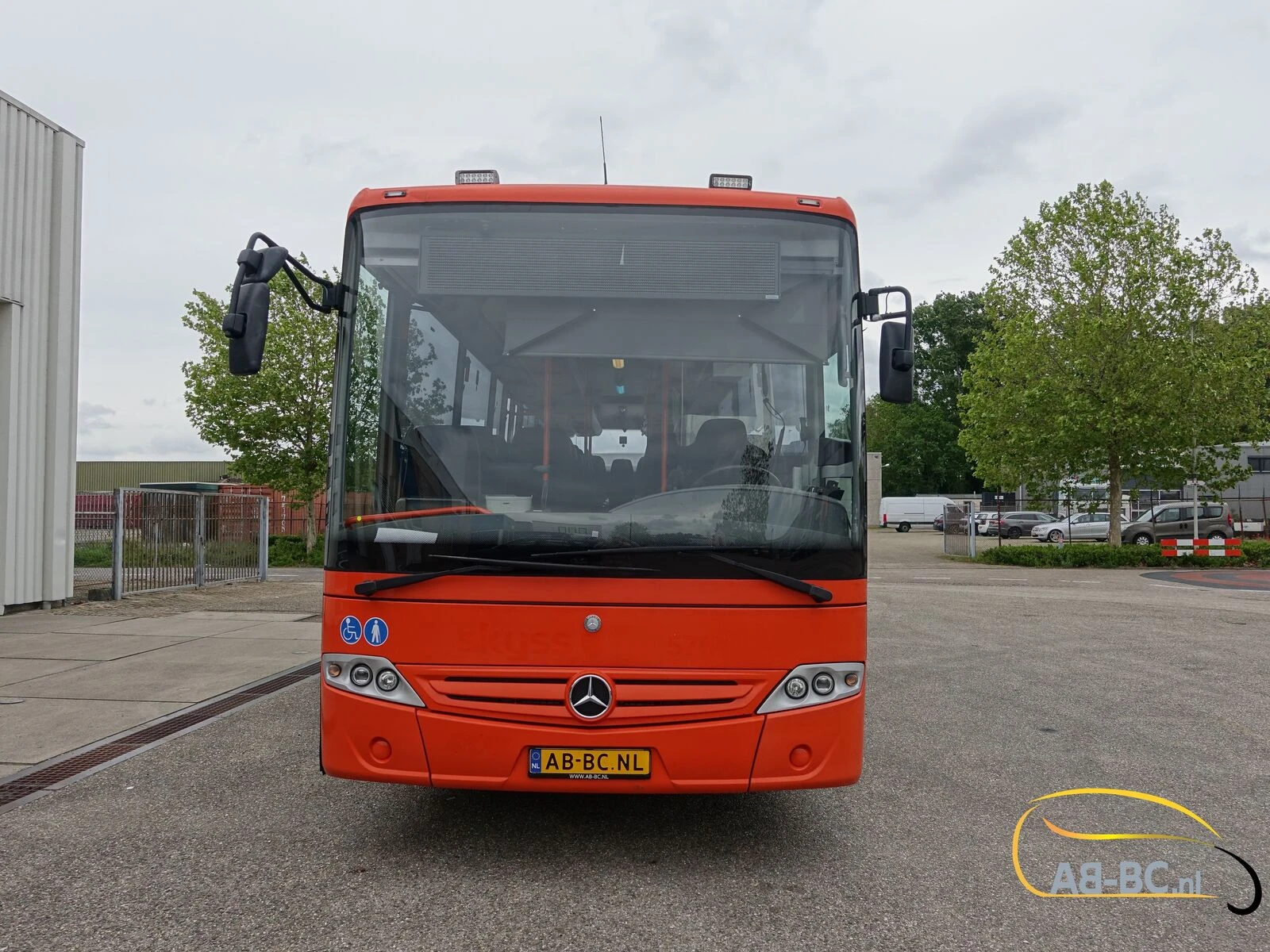 Mercedes-Benz Intouro 49 Seats Liftbus EURO 6 2016 image 2