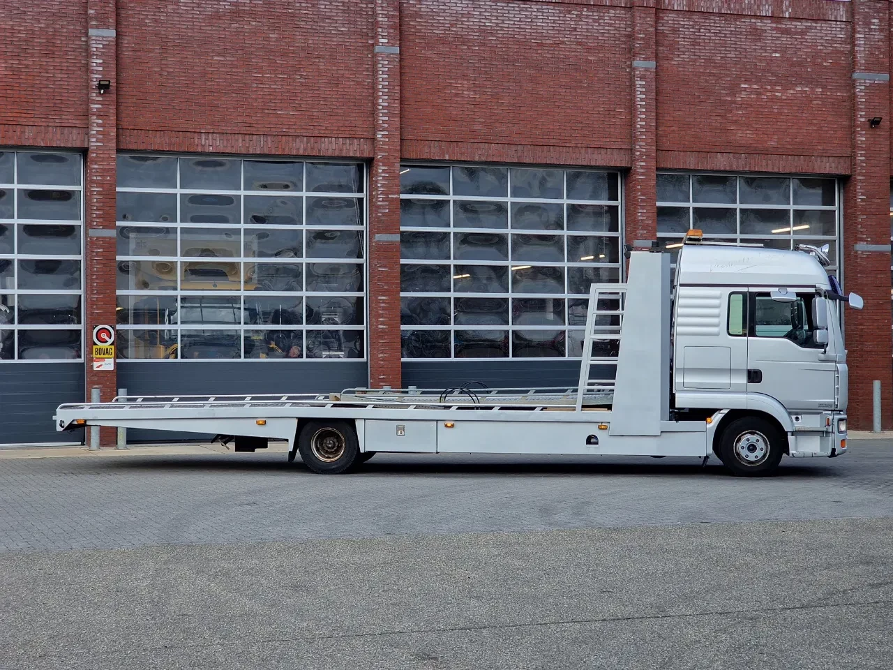 MAN TGL 2009 - 12.240 4x2 Cartransporter - 12T - AS Tronic - Hydraulic deck - Sleeper cab image 36