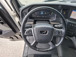 MAN TGX 2020 - 33.510 / 6X4 / HYDRAULICS / !!ONLY:335411 KM!! / ACC / LWDS / NAVI / FRIDGE / AUTOMATIC / EURO-6 / 2020 obrazek 14
