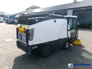 Johnston C202 compact street sweeper 2019 imagen 3 miniatura