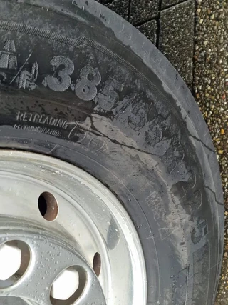 Volvo FH 2013 - 13.460 Globetrotter XL 6x2 - Box with side doors - Loadlift + Kelberg trailer 2012 with loadlift afbeelding 47