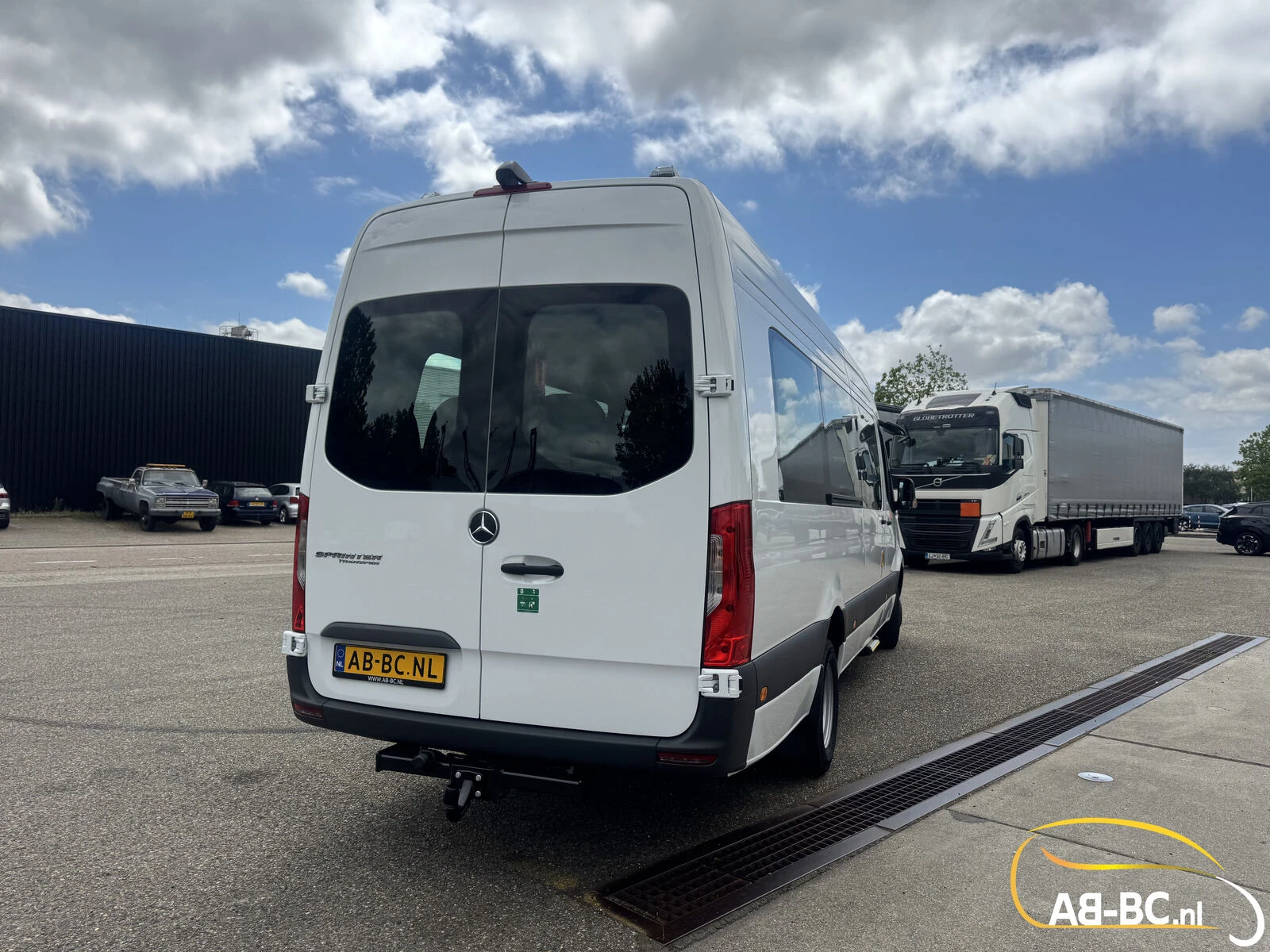 Mercedes-Benz Sprinter 2026 - Transfer 45, 23 Seats, Euro 6 image 17