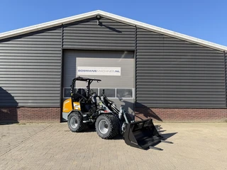 Giant G2700 X-TRA HD+ minishovel NIEUW (giekvering, pro-inching - kogeltrekhaak) 2026 afbeelding 3 miniatuur