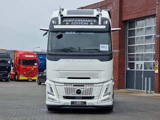 Volvo FH 2026 - 13.500 Aero Globetrotter XL 4x2 - Retarder - I parkcool - 2x tank - Mirror cams - Full air zdjecie 2
