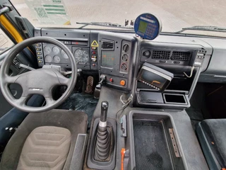DAF CF 2002 - 250 6x2*4 - Hooklift - HIAB 102 Crane - Manual gearbox - Steering axle - Euro 3 image 18