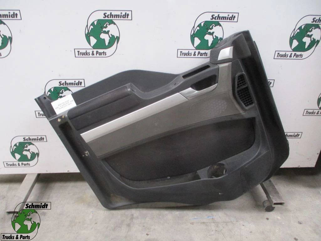 MAN TGS - 81.62630-6107 DEUR PLAAT imagen 1