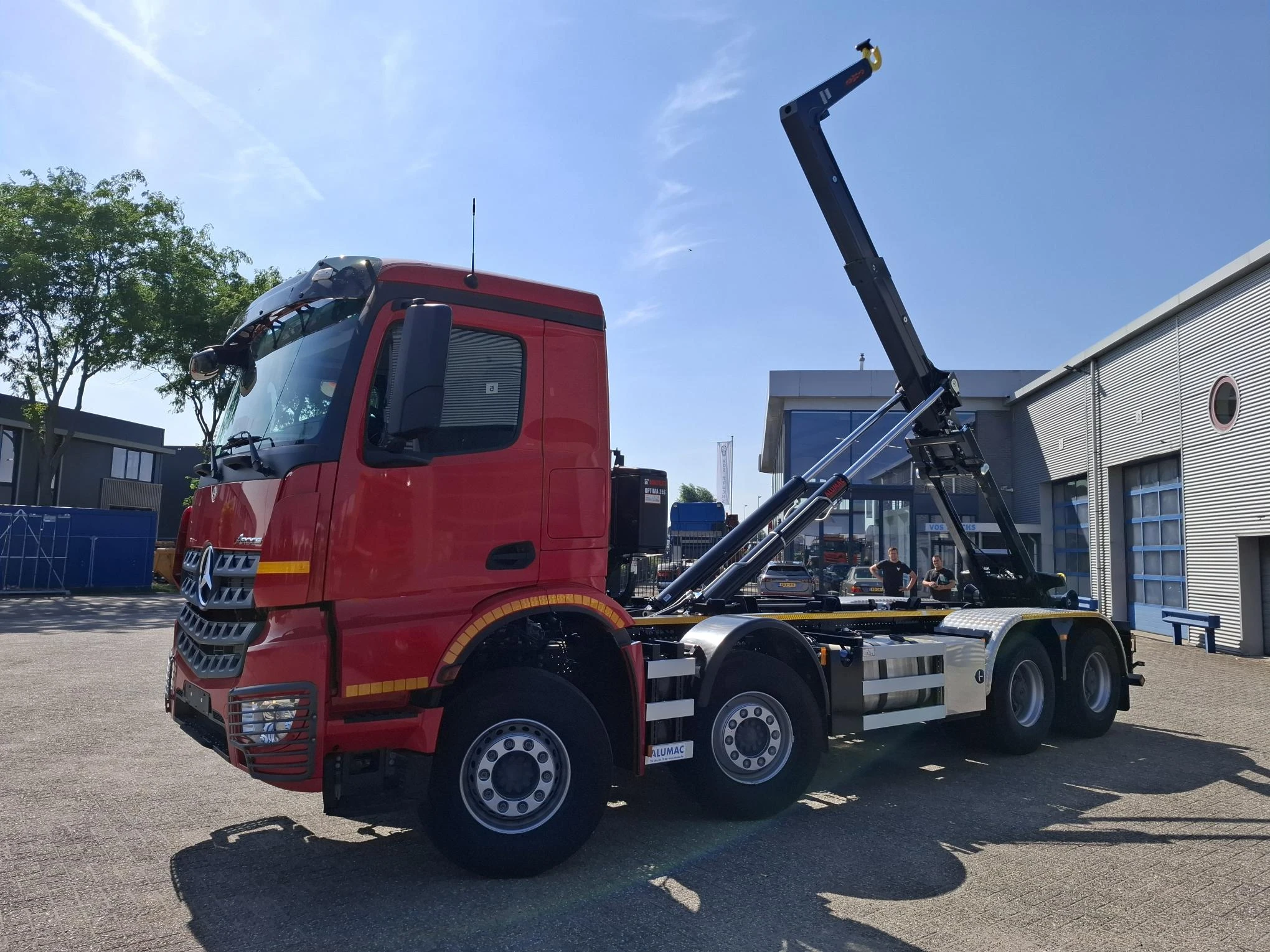 Mercedes-Benz Arocs 3242 2024 - / 8X4 / HIAB 25TON HOOKLIFT / !! 35539 KM!! / TOP CONDITION / BIG AXLE / FRIDGE / SMART TACHO / AUTOMATIC / EURO-6 / 2024 immagine 2