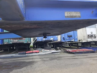 Renders 2 axle 20 ft container chassis  steel  springs bpw drum heavy duty 1996 - N/A image 11