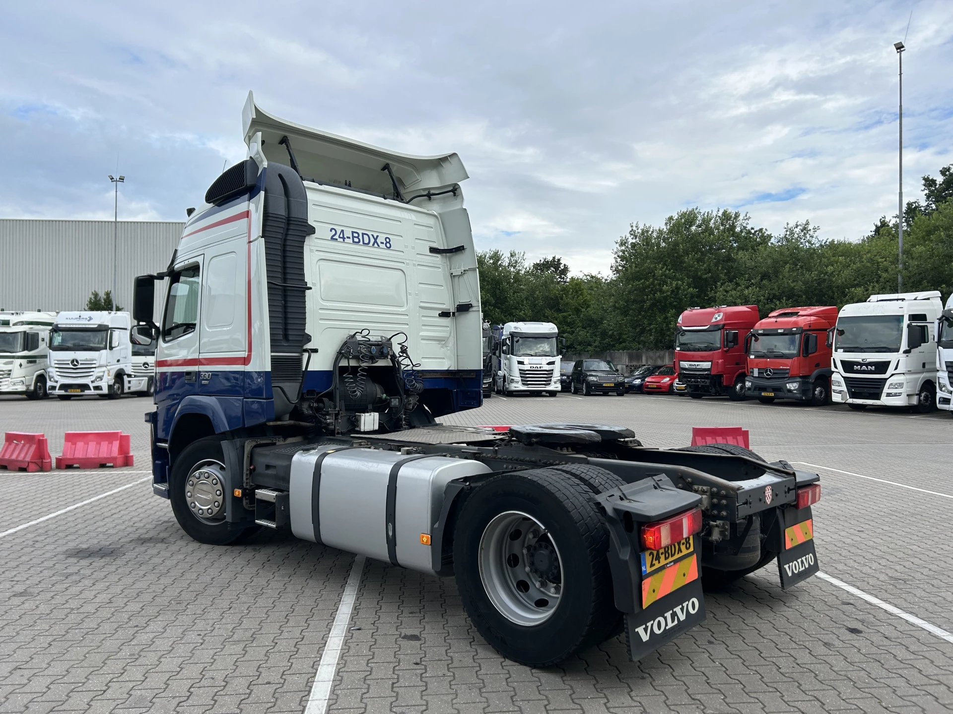 Volvo FM 330 2014 - Globetrotter / 742 dkm obrázek 19