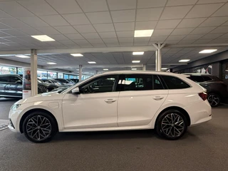 Škoda Octavia 2023 - Combi 1.4 TSI iV PHEV Sportline Business/pano/head up/memory /apple/dodehoek image 2 thumbnail