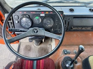 Mercedes-Benz 1922 1988 - AK 4x4 V6 WITH ONLY 128.500 KM!! AND HMF 1003K2 CRANE (MANUAL GEARBOX / FULL STEEL SUSPENSION / REDUCTION AXLE / P.T.O. / ETC.) obrazek 17