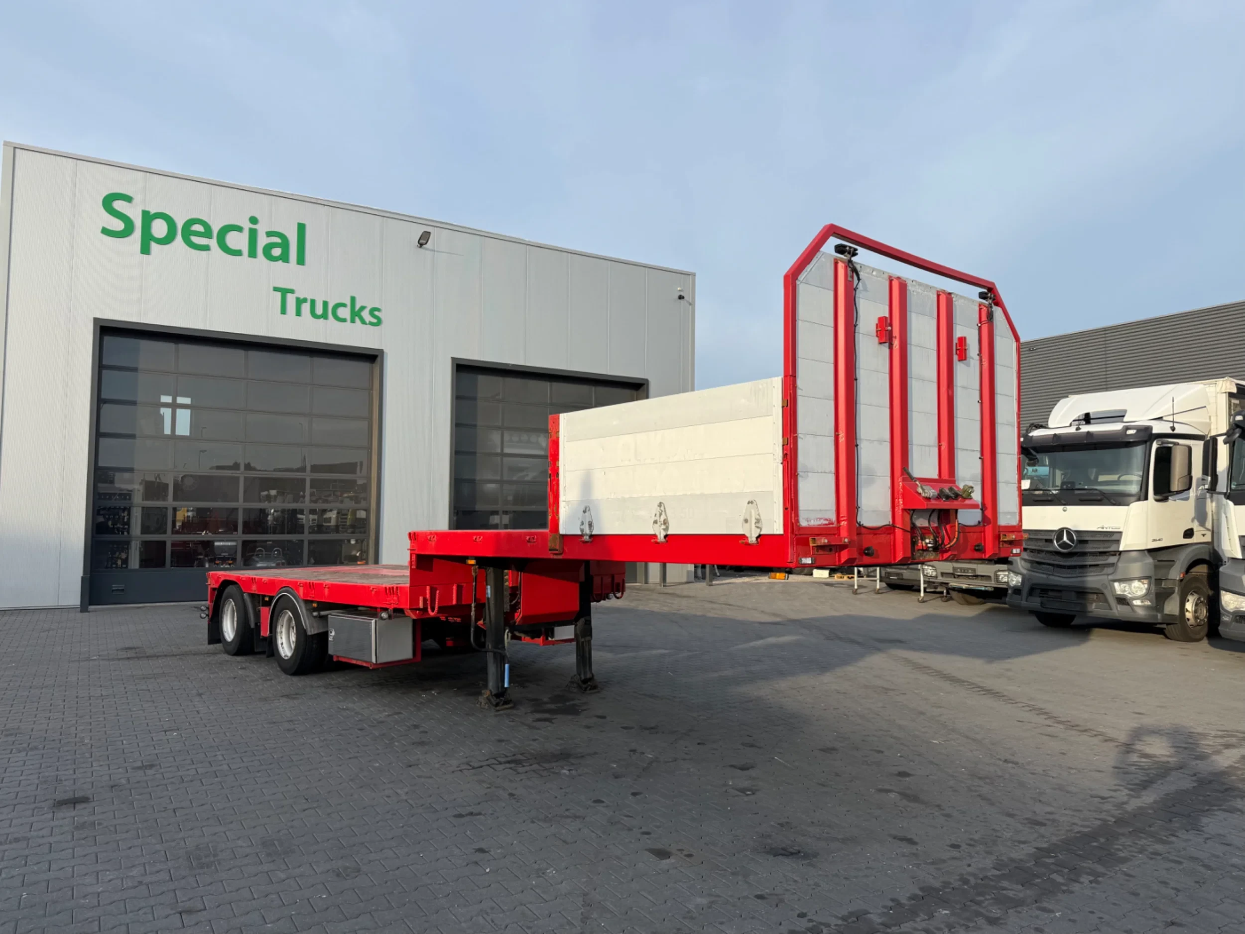 Jumbo 2001 - 2-assige uitschuifbare semi-dieplader – 4 meter uitschuifbaar – gestuurde as – liftas afbeelding 1