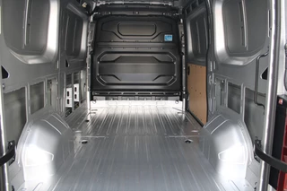 Renault Master 2024 - T35 2.0 dCi 170pk L2H2 Extra - Navigatie - Camera - 270 gr deuren - Parkeersensoren - Draadloos laden - Rijklaar image 10