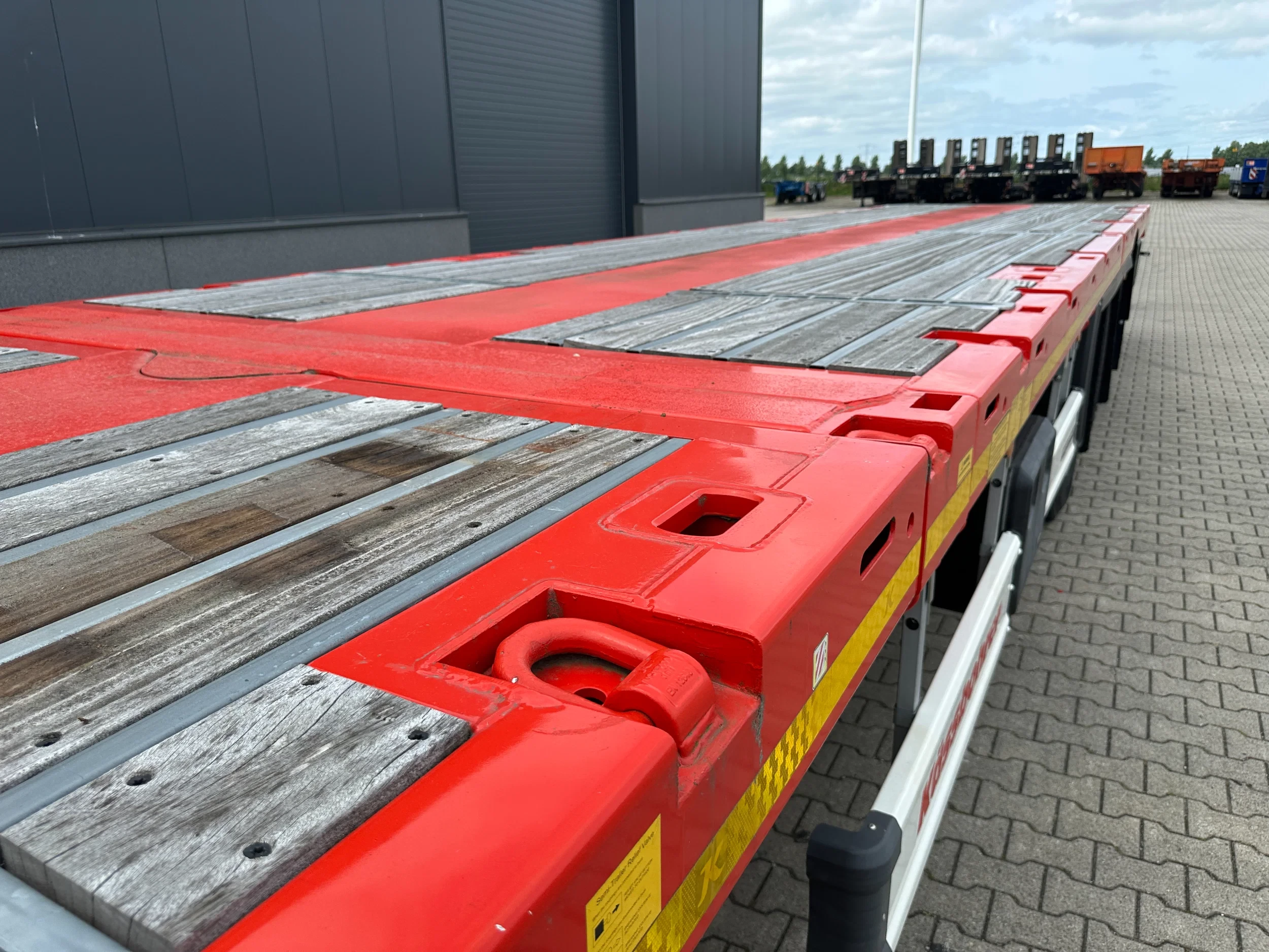 KAESSBOHRER 2026 - new and unused Heavy-Duty flatbed / 690cm extendable / steering axle / discbrakes / NL-trailer / APK: 04-2027 imagen 25
