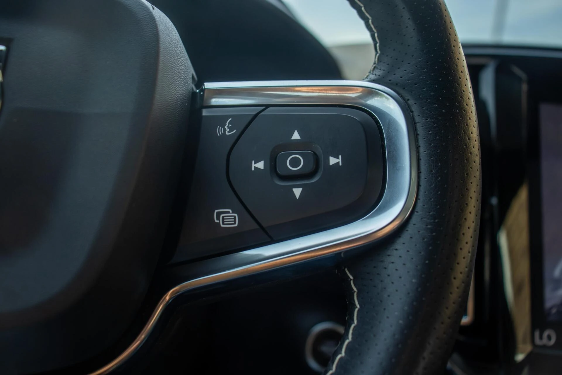 Volvo XC40 2019 - 2.0 T4 R-Design, Orig. NL, Pano, Leder, Keyless afbeelding 17